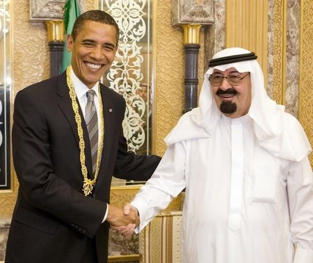 © Reuters. أوباما يتصل بالعاهل السعودي قبيل كلمة بشأن تنظيم الدولة الإسلامية