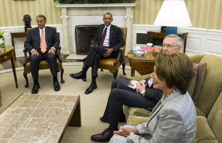 © Reuters. Obama meets with Congressional leaders in the Oval Office of the White House in Washington