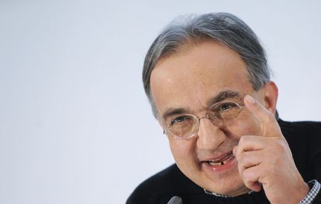 © Reuters. File photo of Marchionne, Chief Executive of Fiat Chrysler Automobiles (FCA), gesturing during a news conference in Turin