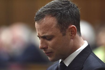 © Reuters. La juez absuelve a Pistorius de asesinato premeditado