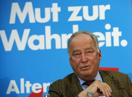 © Reuters. Alexander Gauland, top candidate for the Alternative for Germany party in the upcoming Brandenburg state election, addresses a news conference in Berlin