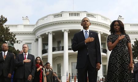 © Reuters. Obama y las familias recuerdan a las víctimas del 11 de septiembre 