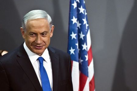 © Reuters. Israel's Prime Minister Benjamin Netanyahu walks to deliver his speech during a conference on counter-terrorism at the Interdisciplinary Center in Herzliya