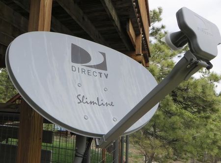 © Reuters. A DirecTV satellite dish is seen on a home in the mountains outside Golden, Colorado