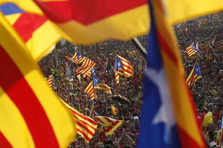 © Reuters. Cataluña clama en la calle por decidir su futuro