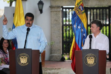 © Reuters. Venezuela extiende el cierre nocturno de la frontera con Colombia