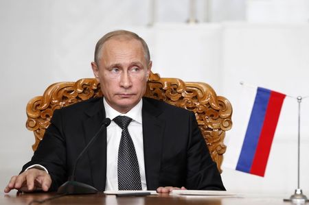© Reuters. بوتين يتجه إلى آسيا بعد تشديد العقوبات الأوروبية على روسيا