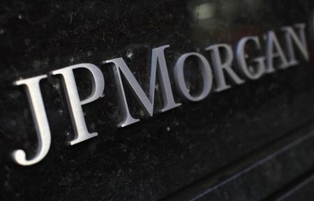 © Reuters. JP Morgan Chase & Co sign outside headquarters in New York