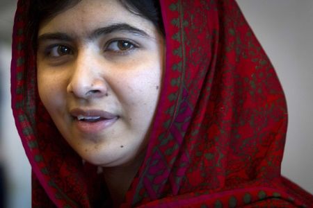 © Reuters. Ativista paquistanesa Malala Yousafzai posa para foto no prédio da ONU em Nova York