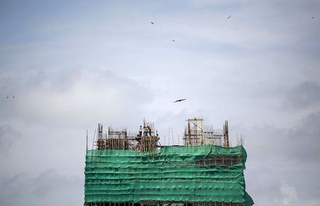 © Reuters. Labourers work at the construction site of a residential building in Mumbai