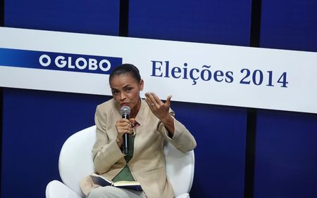 © Reuters. Presidential candidate Silva of the PSB speaks during a news conference sponsored by the O Globo newspaper at the Art Museum of Rio de Janeiro