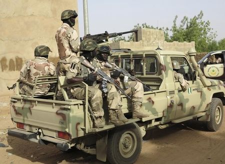 © Reuters. جيش نيجيريا يشتبك مع مسلحين خارج مدينة بالشمال الشرقي