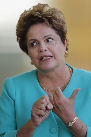 © Reuters. Presidente Dilma Rousseff, candidata à reeleição, durante entrevista coletiva no Palácio da Alvorada em Brasília