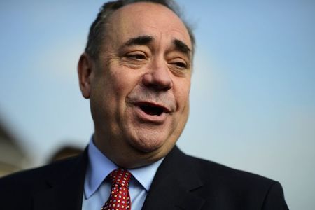 © Reuters. Scotland's First Minister Alex Salmond speaks to the media during canvassing in Dyce, Aberdeen, northern Scotland