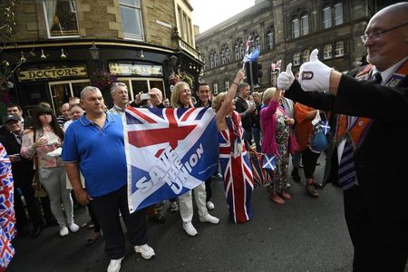 © Reuters. Los unionistas marchan en Escocia para mantener intacto el Reino Unido 