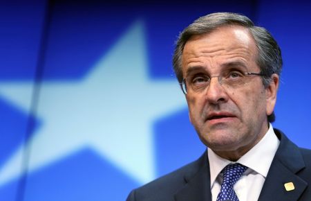 © Reuters. En la imagen de archivo, el primer ministro griego, Antonis Samaras, habla en una conferencia de prensa durante una cumbre de líderes de la Unión Europea en Bruselas