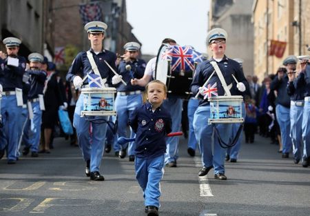 © Reuters. A boy marches with a flute band during a pro-Union rally in Edinburgh