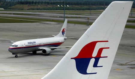 © Reuters. Un vuelo de Malaysia Airlines vuelve a Kuala Lumpur tras un fallo