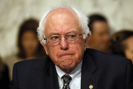 © Reuters. U.S. Senate Committee on Veterans Affairs Chairman Senator Sanders leads a hearing on "The State of VA Health Care" on Capitol Hill in Washington