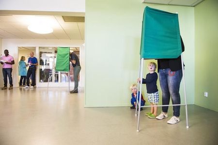 © Reuters. توقعات : تقدم المعارضة في الانتخابات العامة بالسويد
