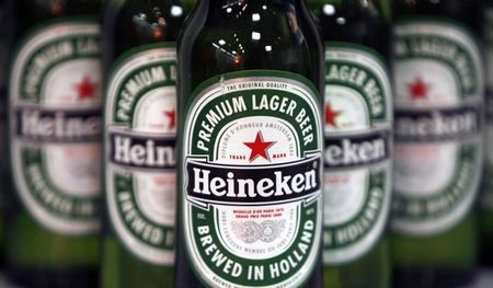 © Reuters. HEINEKEN CONFIRME LE REJET D'UNE OFFRE DE SABMILLER