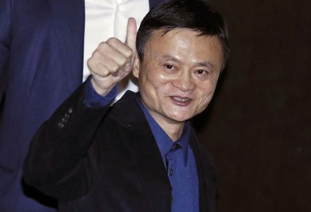 © Reuters. Alibaba Executive Chairman Jack Ma gives the thumbs-up after speaking to journalists ahead of an IPO roadshow, inside a hotel in Hong Kong