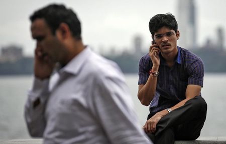 © Reuters.  Google lanza Android One en India, con teléfonos por unos 81 euros
