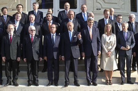 © Reuters. مؤتمر باريس بشأن العراق يتعهد بتقديم "مساعدة عسكرية مناسبة" للعراق