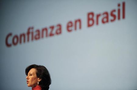 © Reuters. Nova presidente do Conselho de Administração do Santander, Ana Botín, durante assembleia-geral em Santander, na Espanha