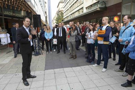 © Reuters. Moderat party member and incumbent Finance Minister Anders Borg speaks during a campaign event at Sergels Torg in central Stockholm