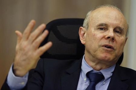 © Reuters. Ministro da Fazenda, Guido Mantega, durante entrevista com a Reuters em Brasília