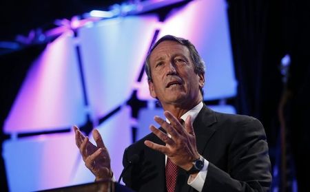 © Reuters. Mark Sanford speaks at the LPAC conference in Chantilly, Virginia