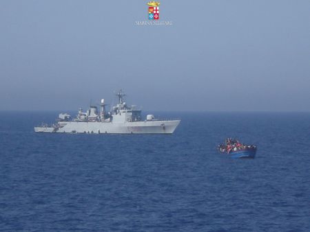 © Reuters. Se teme que 700 inmigrantes podrían haberse ahogado en el Mediterráneo