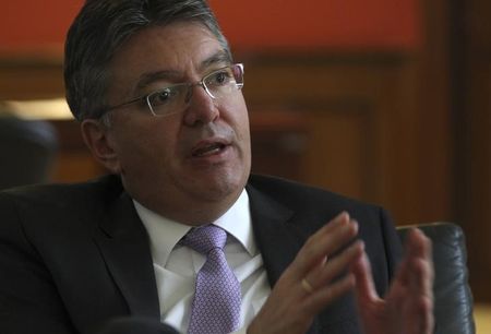 © Reuters. Colombia's Finance Minister Mauricio Cardenas gestures during an interview with Reuters in Bogota