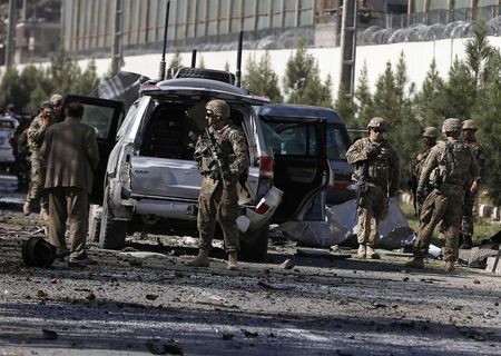 © Reuters. بيان:مقتل 4 جنود دوليين في انفجار قنبلة في كابول