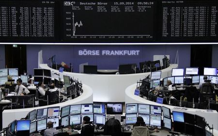 © Reuters. Las bolsas europeas abren a la baja con atención en sector telecos