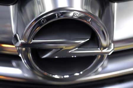 © Reuters. The Opel logo is placed on a Cascada model at an assembly line at the Opel Gliwice factory in southern Poland