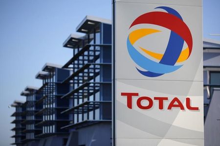 © Reuters. View of the logo of French oil giant Total in front of the oil refinery of Donges