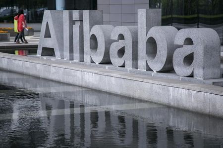 © Reuters. People walk at the headquarters of Alibaba in Hangzhou