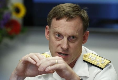 © Reuters. NSA Director Adm. Michael Rogers speaks at a Reuters CyberSecurity Summit in Washington