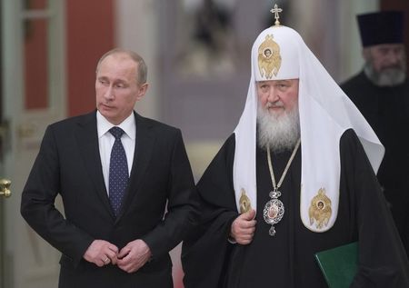 © Reuters. مصنع روسي يهدي زعيم الكنيسة الارثوذكسية طائرة مقاتلة