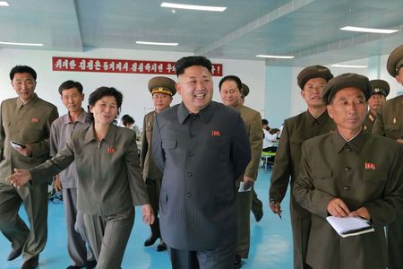 © Reuters. North Korean leader Kim Jong Un visits the October 8 Factory in Pyongyang