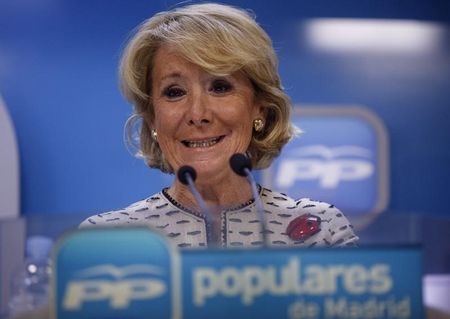 © Reuters. El juez cita a declarar a Esperanza Aguirre por desobediencia el 22 de septiembre