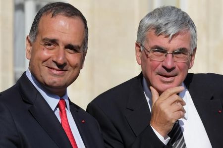 © Reuters. Herteman, Chief Executive Officer of Safran and Lahoud, Chief Strategy and Marketing Officer of Airbus Group leave the Elysee Palace in Paris