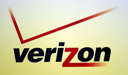 © Reuters. A Verizon logo is seen during the International CTIA WIRELESS Conference & Exposition in New Orleans, Louisiana
