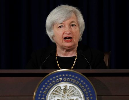© Reuters. La Fed reitera su compromiso con unos tipos cerca de cero