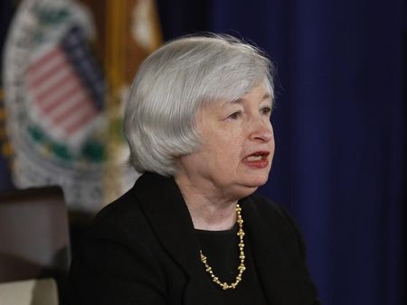 © Reuters. LA FED RÉAFFIRME SON ENGAGEMENT ULTRA-ACCOMMODANT POUR LONGTEMPS