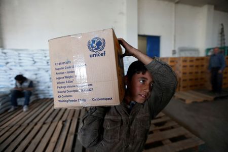 © Reuters. مسؤول دولي: نقص التمويل سيجبر الأمم المتحدة على خفض حصص الغذاء للسوريين