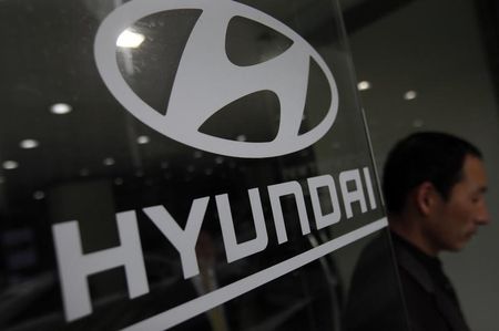 © Reuters. Visitor walks past a Hyundai Motor logo at a Hyundai dealership in Seoul