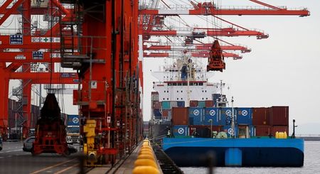 © Reuters. A container ship is seen at a port in Tokyo